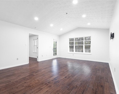 232 Bentley Place - Photo Thumbnail 2
