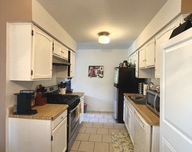 301 Cherrywood Court - Photo Thumbnail 5