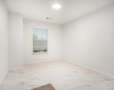 3811 Misty Falls Lane - Photo Thumbnail 10