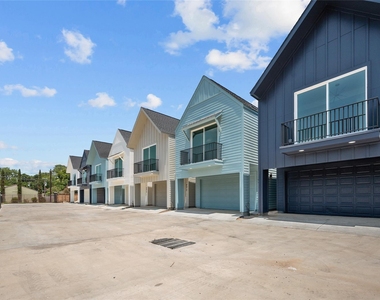 4612 Crown Grove Lane - Photo Thumbnail 2