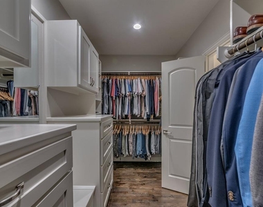 331 W 30th Street - Photo Thumbnail 21