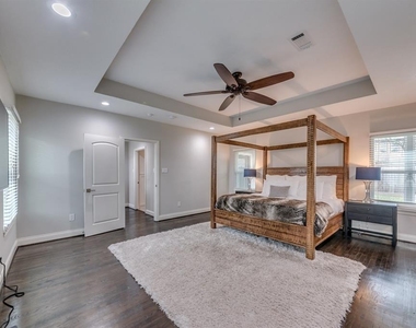 331 W 30th Street - Photo Thumbnail 17
