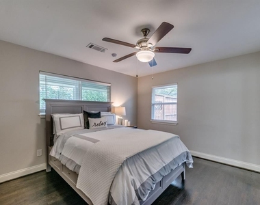 331 W 30th Street - Photo Thumbnail 9