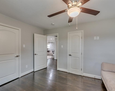 331 W 30th Street - Photo Thumbnail 15