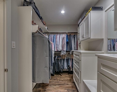 331 W 30th Street - Photo Thumbnail 20