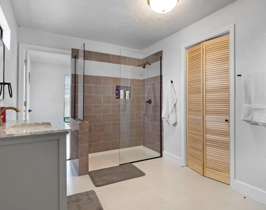 110 Lakeview Shores Drive - Photo Thumbnail 10