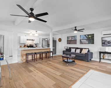110 Lakeview Shores Drive - Photo Thumbnail 4