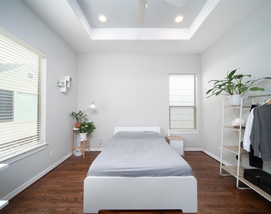 3848 Center Street - Photo Thumbnail 20
