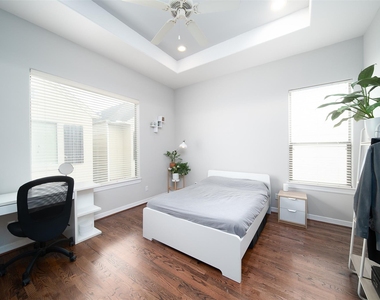 3848 Center Street - Photo Thumbnail 21