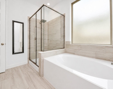 606 Round Lake Drive - Photo Thumbnail 16
