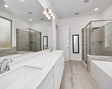 606 Round Lake Drive - Photo Thumbnail 15