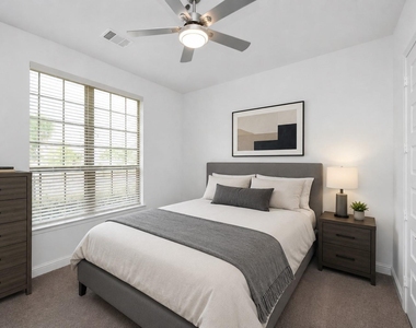 606 Round Lake Drive - Photo Thumbnail 19