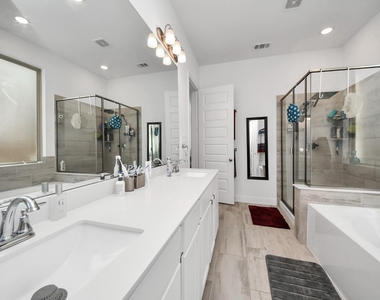 606 Round Lake Drive - Photo Thumbnail 14