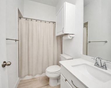 606 Round Lake Drive - Photo Thumbnail 20