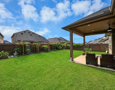 606 Round Lake Drive - Photo Thumbnail 30