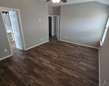 15931 Breanna Lane - Photo Thumbnail 4