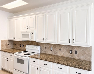 16659 Newglen Lane - Photo Thumbnail 9