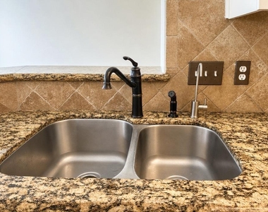 16659 Newglen Lane - Photo Thumbnail 8