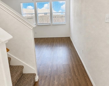 16659 Newglen Lane - Photo Thumbnail 3