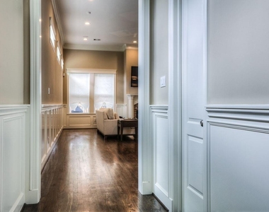922 Alexander Street - Photo Thumbnail 4