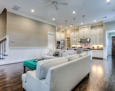 922 Alexander Street - Photo Thumbnail 5