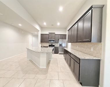4827 San Gregorio Lane - Photo Thumbnail 7