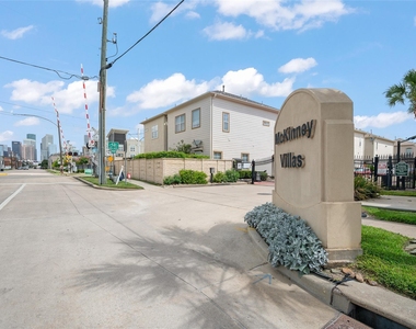 907 Mckinney Park Lane - Photo Thumbnail 2