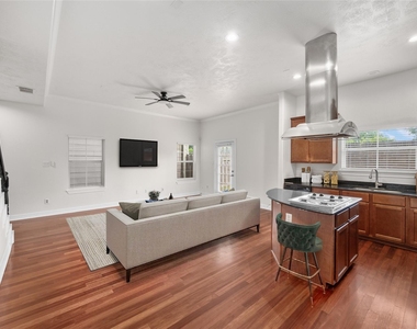 907 Mckinney Park Lane - Photo Thumbnail 13