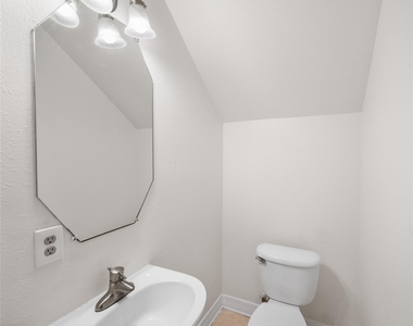907 Mckinney Park Lane - Photo Thumbnail 14