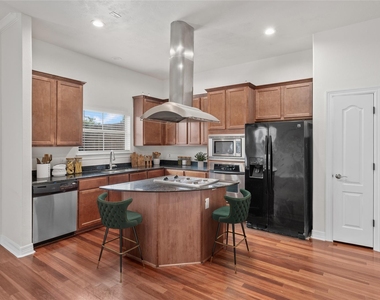 907 Mckinney Park Lane - Photo Thumbnail 11