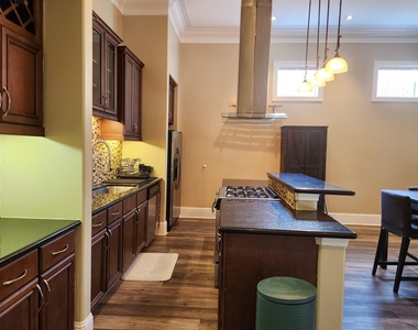 2510 Travis Street - Photo Thumbnail 8