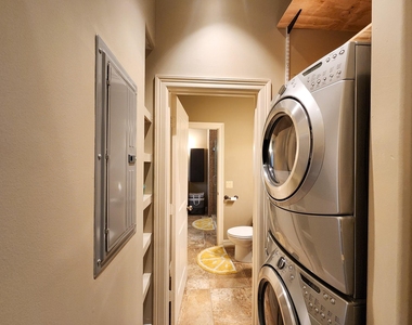 2510 Travis Street - Photo Thumbnail 6