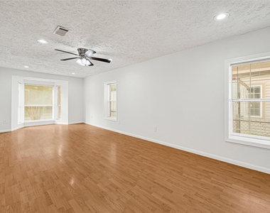 715 N 1st Street - Photo Thumbnail 10
