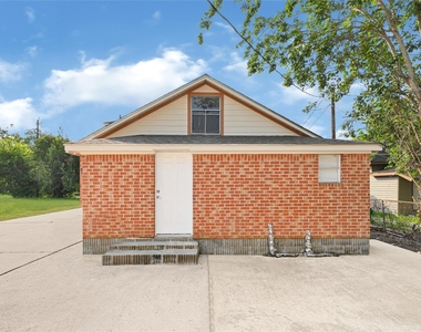 715 N 1st Street - Photo Thumbnail 24