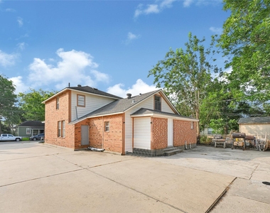 715 N 1st Street - Photo Thumbnail 23