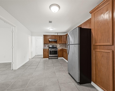 715 N 1st Street - Photo Thumbnail 4