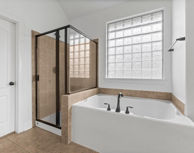 7 Fraiser Fir Place - Photo Thumbnail 10