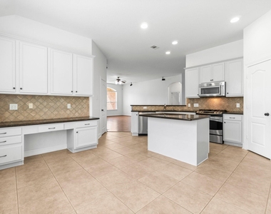 7 Fraiser Fir Place - Photo Thumbnail 4