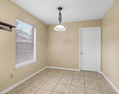 7315 Foxside Lane - Photo Thumbnail 16