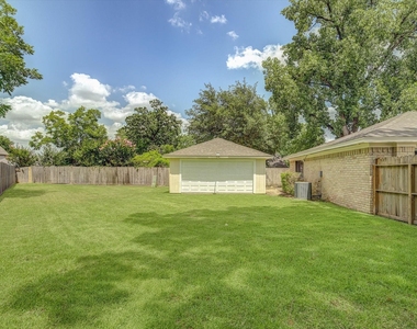 7315 Foxside Lane - Photo Thumbnail 3