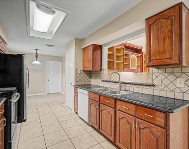 7315 Foxside Lane - Photo Thumbnail 9