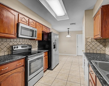 7315 Foxside Lane - Photo Thumbnail 10