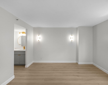 3525 Sage Rd - Photo Thumbnail 17