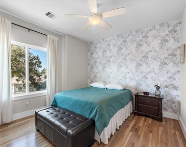 2210 Wipprecht Street - Photo Thumbnail 10