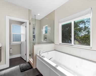 2210 Wipprecht Street - Photo Thumbnail 6