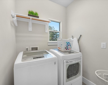 2210 Wipprecht Street - Photo Thumbnail 9