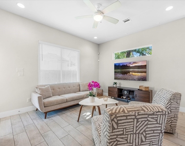 2210 Wipprecht Street - Photo Thumbnail 17