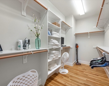 2210 Wipprecht Street - Photo Thumbnail 8