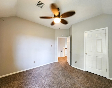 2412 N Mission Circle - Photo Thumbnail 20