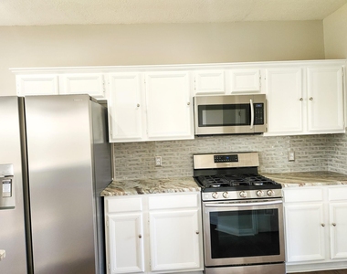 2412 N Mission Circle - Photo Thumbnail 10